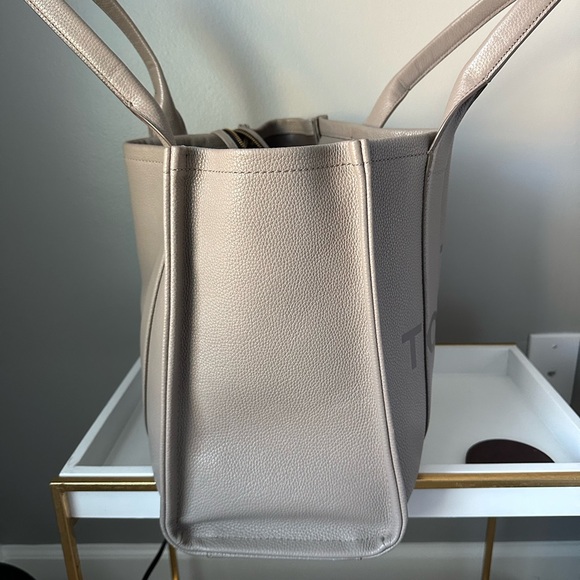 Marc Jacobs Gray Tote Bag - Picture 10 of 11